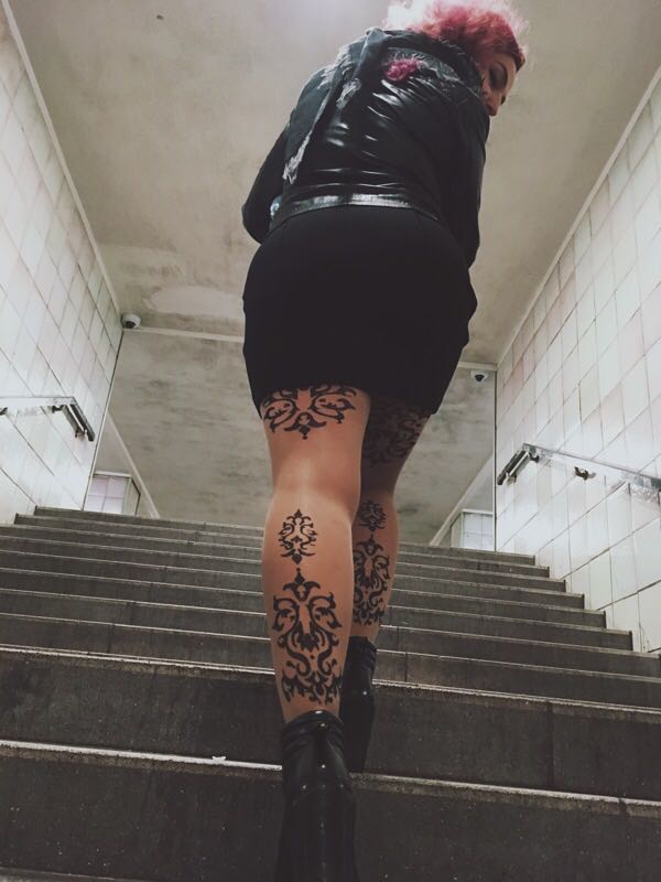 Cabine d&rsquo;essayages – Test des collants à motifs baroques Studio&nbsp;Collants